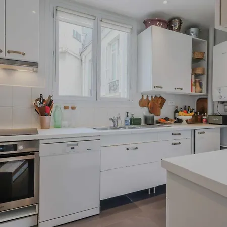 Authentic - 2bd 4p - Champs Elysees