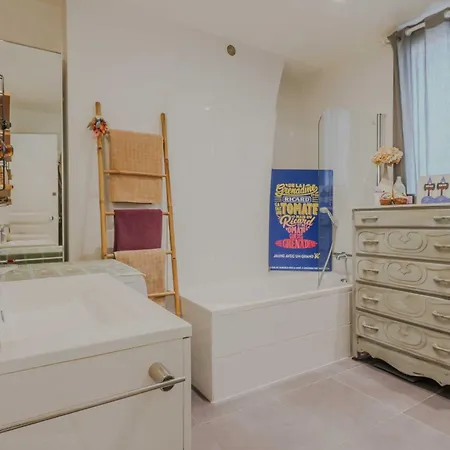 Authentic - 2bd 4p - Champs Elysees Apartment Paris